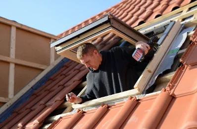 Pose de fenêtres de toit Velux à Houdreville